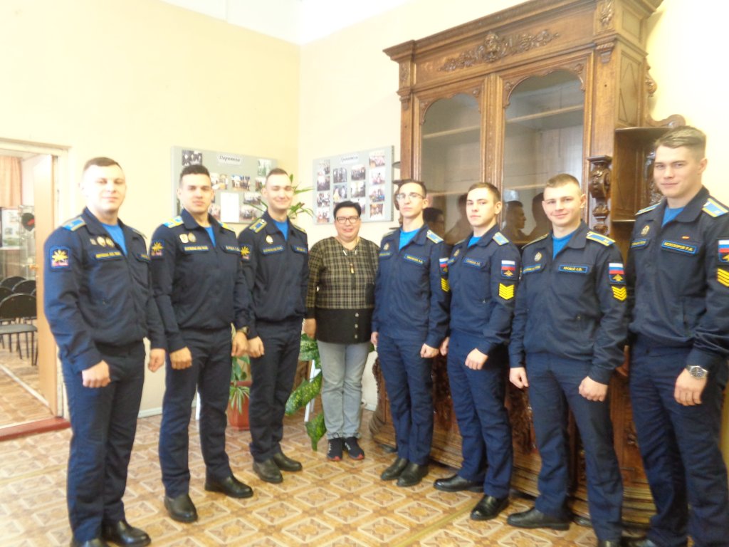 курсанты в музее.JPG