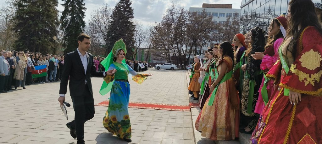 за руку.jpg