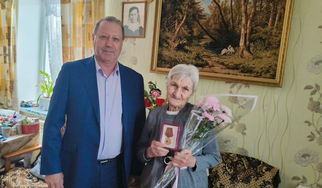 с медалью.jpg с медалью.jpg