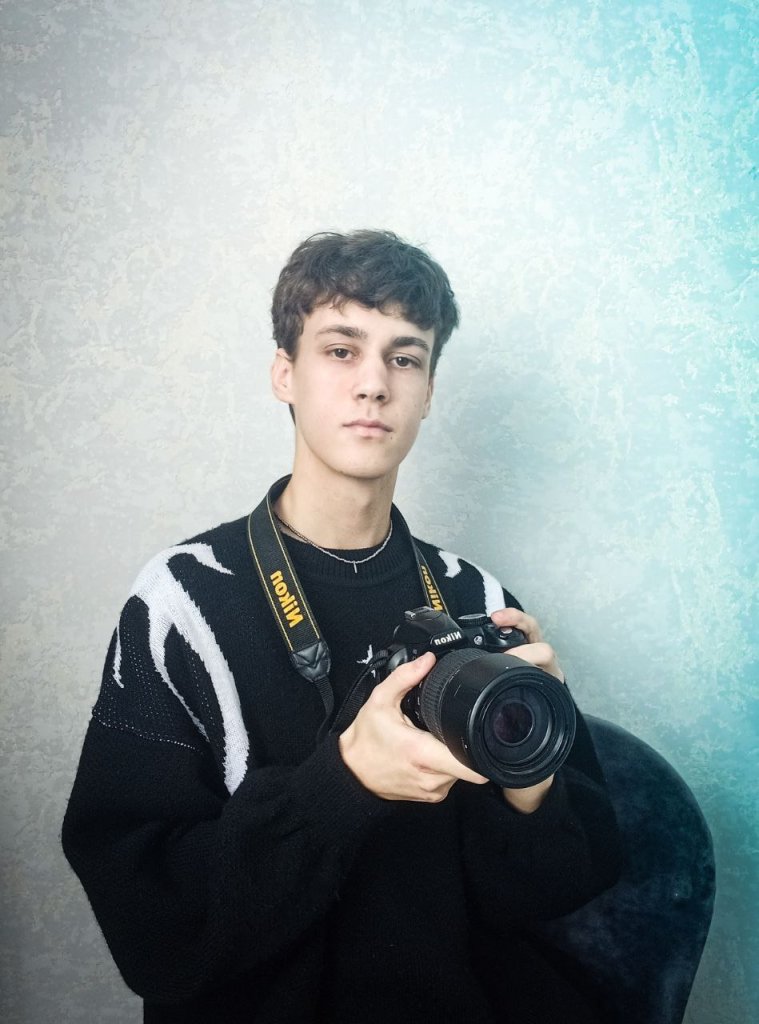 Никита Васин фотограф.jpg Никита Васин фотограф.jpg