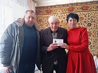 В Росташах юбилейными медалями «80 лет Победы в Великой Отечественной войне 1941-1945 гг.» наградили ветеранов