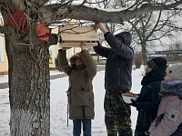 В воскресной школе «Радость» храма Вознесения Господня проходит акция «Поможем зимующим птицам!»