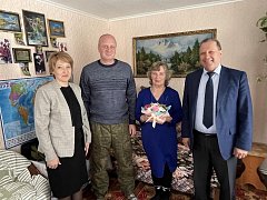 Бойцы СВО Аркадакского района, находящиеся в краткосрочном отпуске, и их семьи  принимают поздравления с Днем защитника Отечества