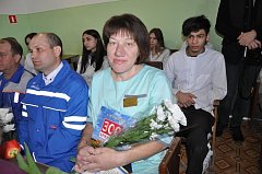 Сегодня поздравления принимали работники скорой помощи