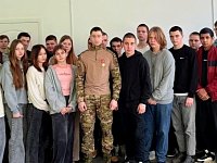 Участник СВО Дмитрий Ш. недавно встретился со студентами Аркадакского техникума механизации сельского хозяйства