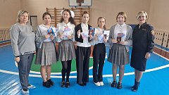 Аркадакским школьницам вручили паспорта