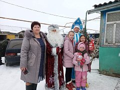 В гости ко львовским детям приходил Дед Мороз и вручал подарки