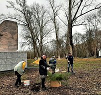Краснознаменцы массово вышли на весеннюю уборку