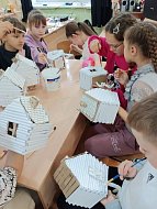 Младшеклассники городской школы № 3 смастерили избушки для Бабы Яги