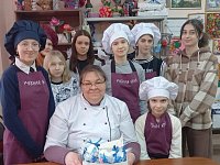 В Аркадаке волонтёры вместе с детьми готовили пряники для раненых солдат