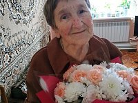 В преддверии 8 Марта поздравления принимала аркадакская долгожительница