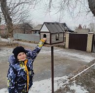 У школьников городской школы № 2 набирает обороты экологическая акция «Птицы – наши друзья»