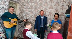 Поздравления с Женским днём 8 марта принимала мать участника спецоперации Наталья Лошманова