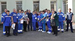Сегодня поздравления принимали работники скорой помощи