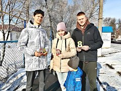 Аркадакские волонтеры дарили прохожим весеннее настроение