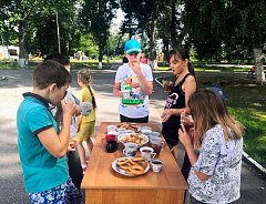 Аркадакцы в городском парке пили чай у самовара