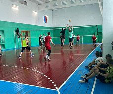 В память об учителе физкультуры в Росташах прошел турнир по волейболу