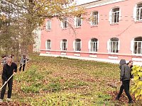 Студенты медицинского колледжа присоединились к месячнику по благоустройству территорий города