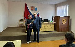 Работу муниципальных служащих отметили наградами