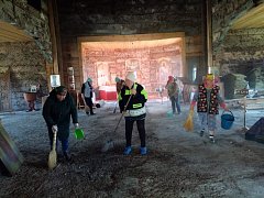 В Чиганакском храме имени Космы и Дамиана к праздничным пасхальным дням прошла уборка