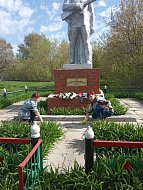 В Аркадакском районе благоустраиваются территории воинских мемориалов и захоронений 