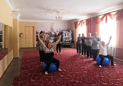 Групповые занятия физкультурой продлевают активное долголетие аркадакцев 