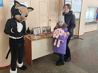 Аркадакские библиотекари организовали на одном из избирательных участков акцию буккроссинга