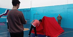 В Новосельской школе ребята соревновались в оказании помощи и учились ставить палатки