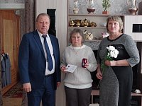 С благодарностью за материнский подвиг