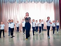 Кристина Кулипанова из Балашовского колледжа искусств провела мастер-класс для аркадакских детей, занимающихся хореографией