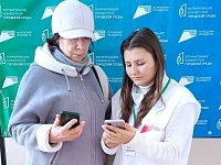 Волонтёры помогают аркадакцам голосовать за общественные пространства, которые благоустроят в 2025 году