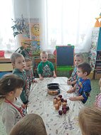 В «Светлячке» появились огороды на подоконниках
