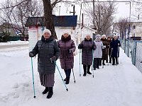 У аркадакцев старшего поколения популярна скандинавская ходьба