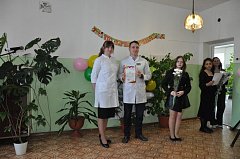 Сегодня поздравления принимали работники скорой помощи