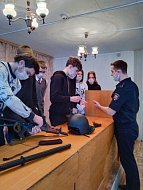 Аркадакские студенты и школьники побывали на экскурсии в полиции