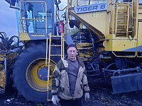 Механизатор Анатолий Окуньков в этом году освоил свеклоуборочный комбайн