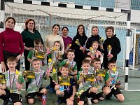 Победу в турнире по мини-футболу юные аркадакские спортсмены подарили своим мамам