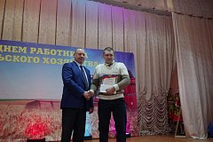 В Аркадакском районе свой профессиональный праздник отметили работники сельского хозяйства и перерабатывающей промышленности