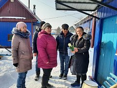 В Аркадакском районе в праздничные дни представители власти навестили семьи мобилизованных