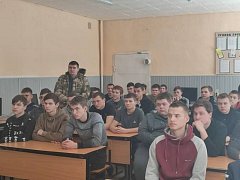 Студенты аркадакского техникума механизации побеседовали с военнослужащими нашей армии