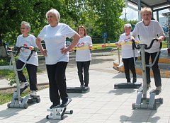 В Аркадакском Центре соцобслуживания для получателей социальных услуг организуют физкультминутки на свежем воздухе 