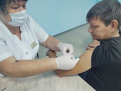 В районе ревакцинация от коронавируса идёт без отрыва от производства