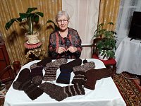 Бойцов спецоперации согреют носки, которые вяжет чиганакская мастерица