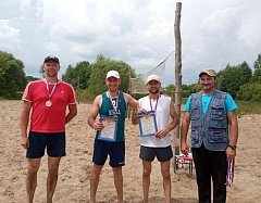 На Красноярском пляже состоялся турнир по волейболу