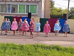 День двора в Аркадаке отметили жители многоквартирных домов улицы Ленина