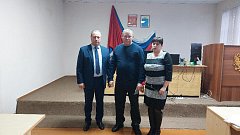 Семьям погибших защитников Отечества из Аркадакского района вручили памятные знаки