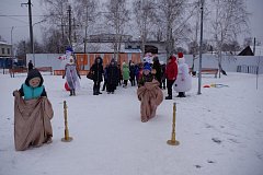 В городском парке "Юбилейный" для детей прошла игровая программа «Зимние забавы со Снеговиком»  