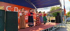 Патриотические песни звучали с аркадакской сцены в День Победы
