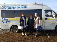 Социальные и медицинские работники посетили жителей Большой Журавки