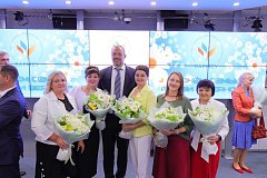 Многодетную главу из Саратовской области поздравили с Днем семьи, любви и верности в Москве